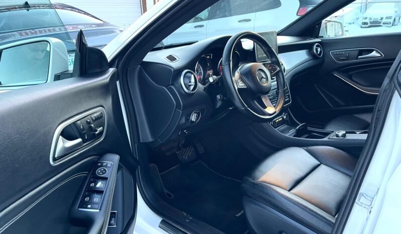 
								2015 Mercedes CLA250 4MATIC AWD Sedan full									