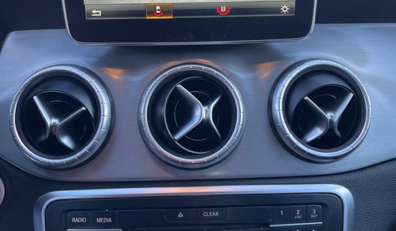
								2015 Mercedes CLA250 4MATIC AWD Sedan full									