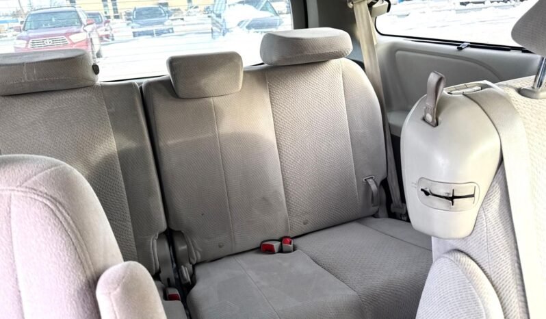 
								2011 Toyota Sienna LE Van full									