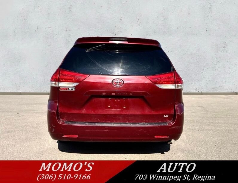 
								2011 Toyota Sienna LE Van full									