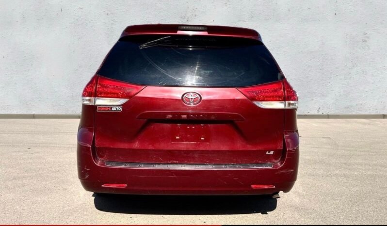 
								2011 Toyota Sienna LE Van full									