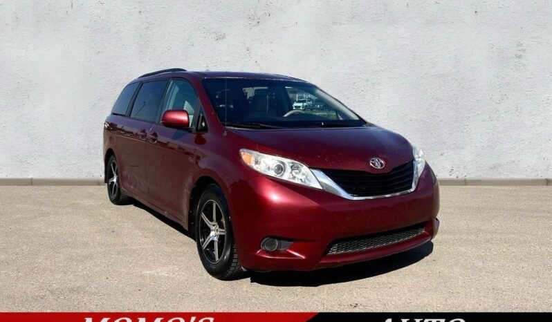 
								2011 Toyota Sienna LE Van full									