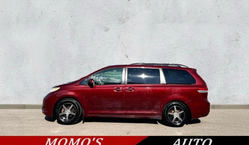 
								2011 Toyota Sienna LE Van full									