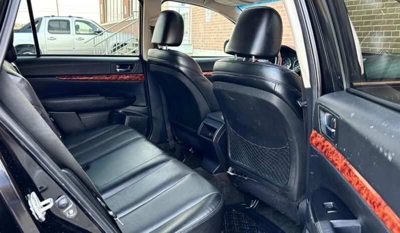 
								2011 Subaru Outback Limited AWD SUV full									