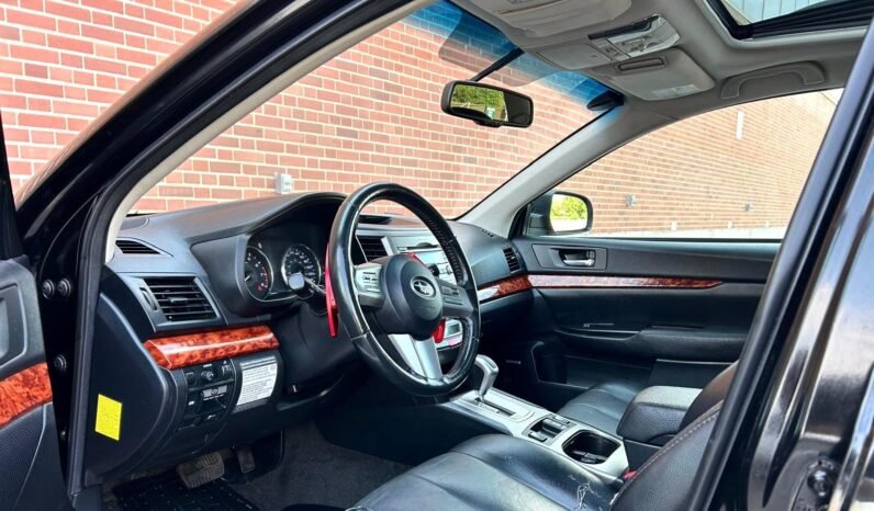 
								2011 Subaru Outback Limited AWD SUV full									
