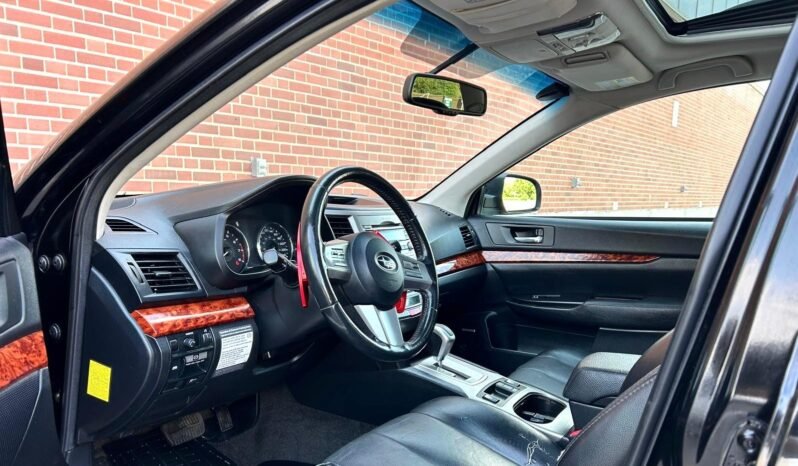 
								2011 Subaru Outback Limited AWD SUV full									