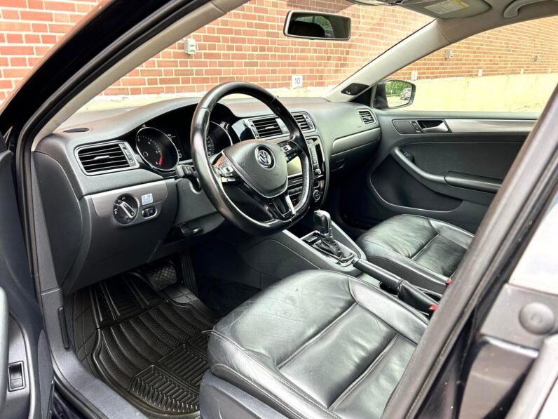 
								2015 Volkswagen Jetta TDI full									