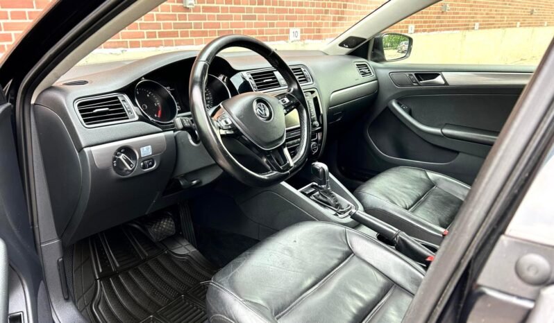 
								2015 Volkswagen Jetta TDI full									