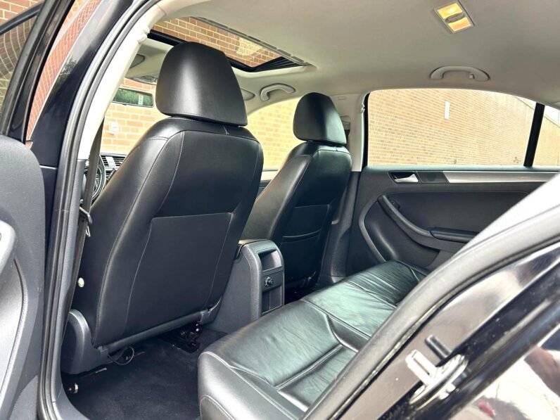 
								2015 Volkswagen Jetta TDI full									