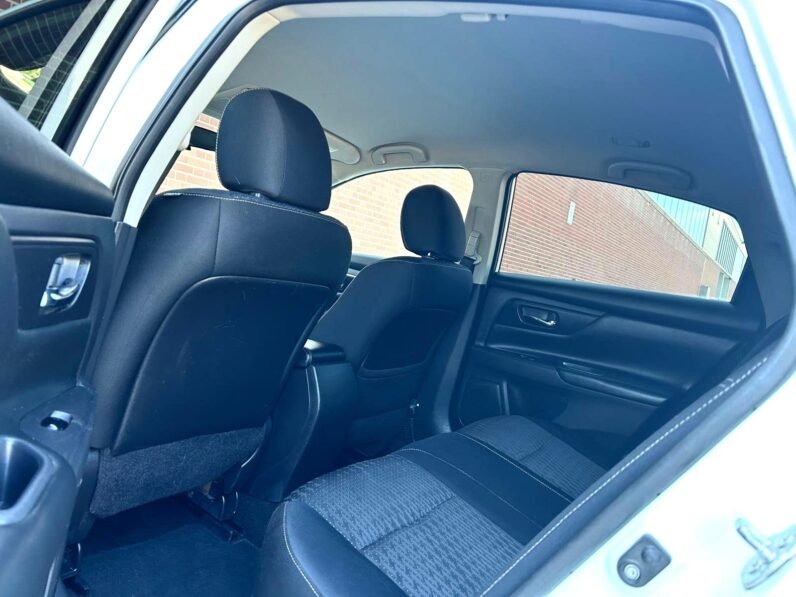 
								016 Nissan Altima SV Sedan full									