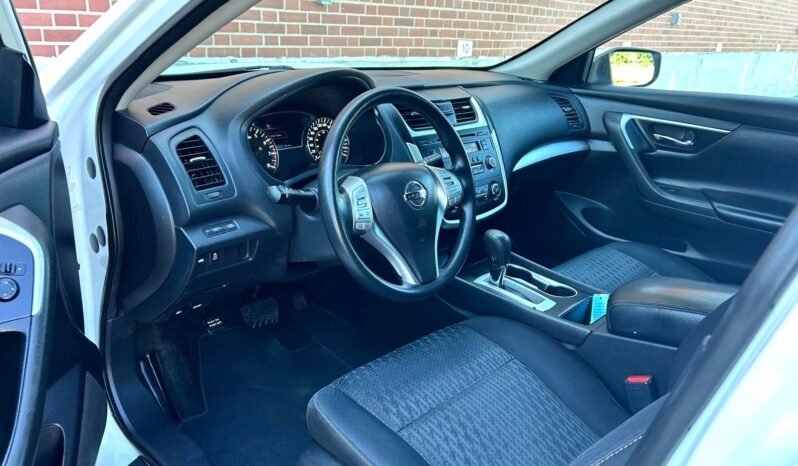 
								016 Nissan Altima SV Sedan full									