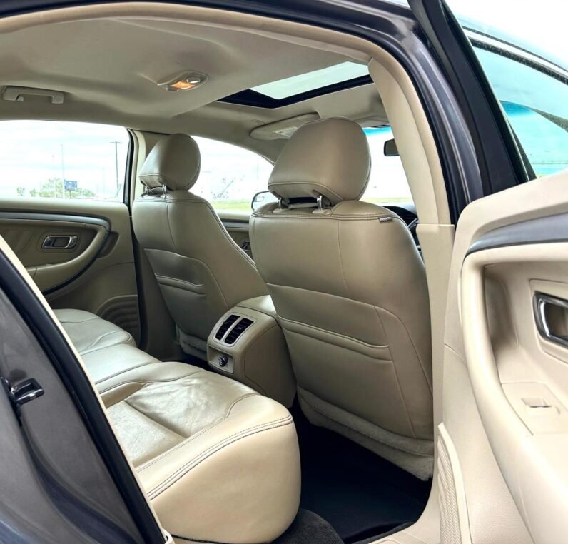 
								2013 Ford Taurus SEL Sedan full									