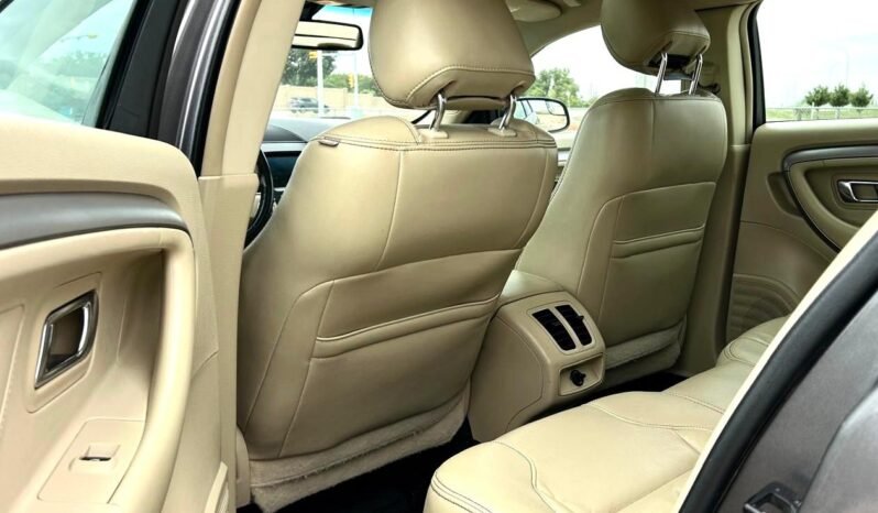 
								2013 Ford Taurus SEL Sedan full									