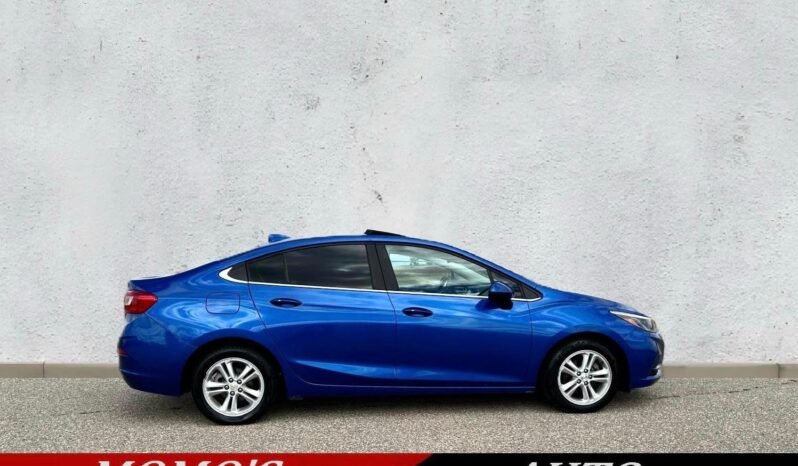 
								2017 Chevrolet Cruze LT Sedan full									