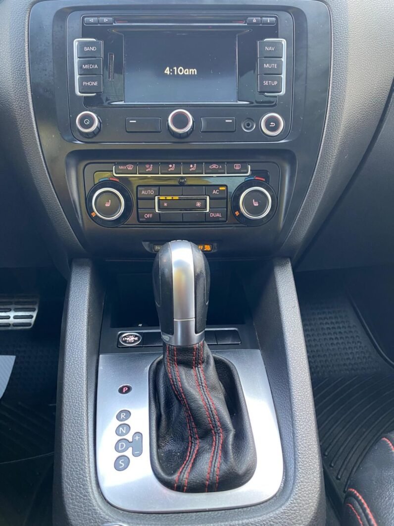 
								2012 Volkswagen Jetta GLI Sedan full									