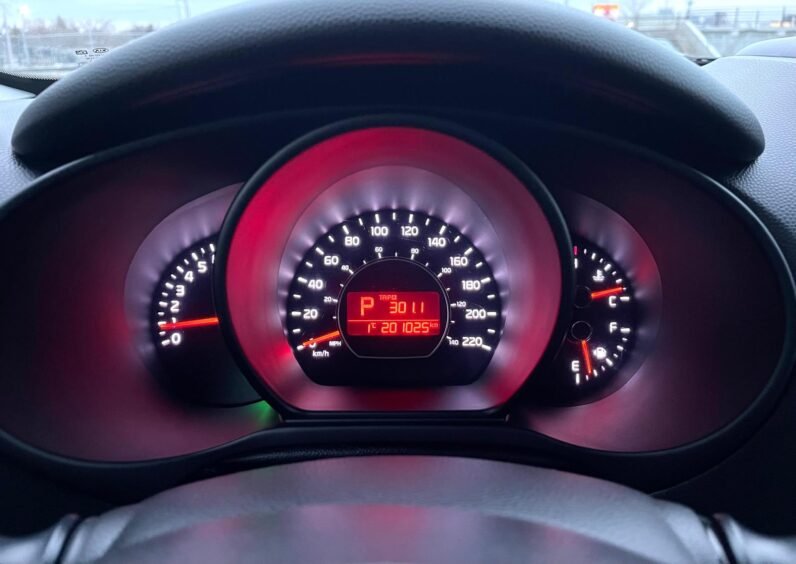 
								2015 Kia Soul + Hatchback full									