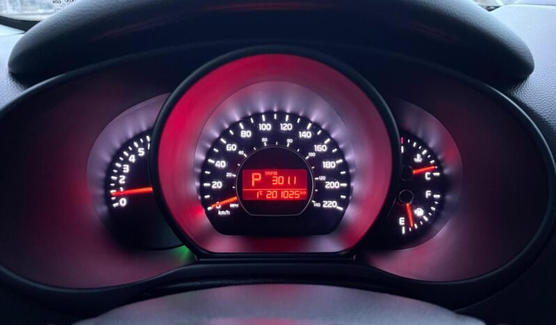 
								2015 Kia Soul + Hatchback full									