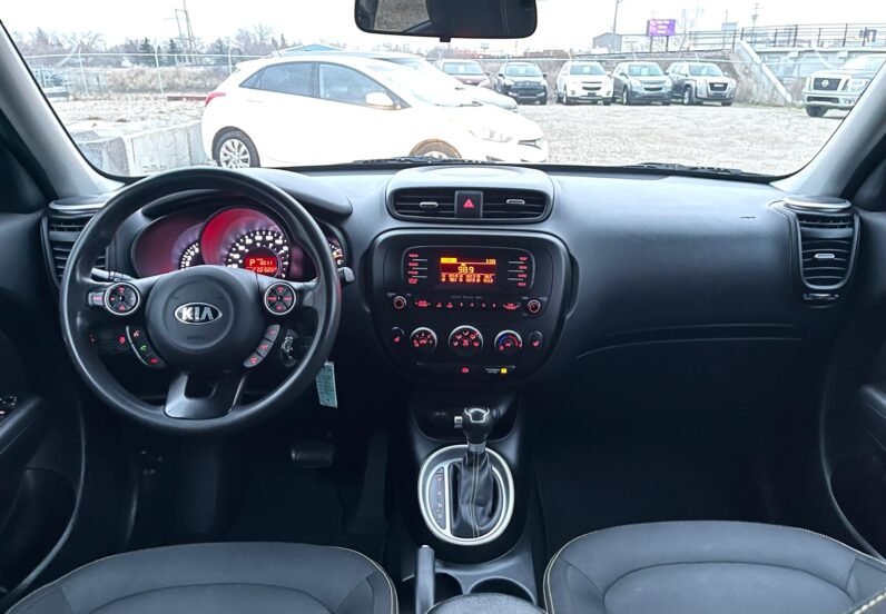 
								2015 Kia Soul + Hatchback full									