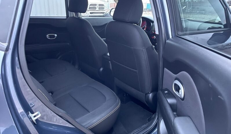 
								2015 Kia Soul + Hatchback full									