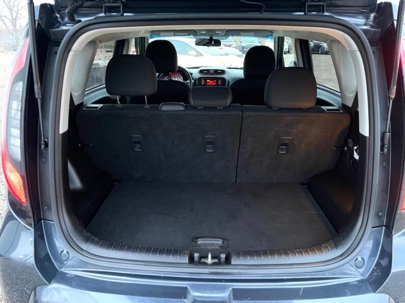 
								2015 Kia Soul + Hatchback full									