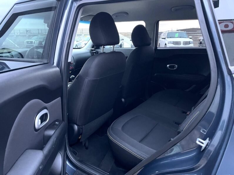 
								2015 Kia Soul + Hatchback full									