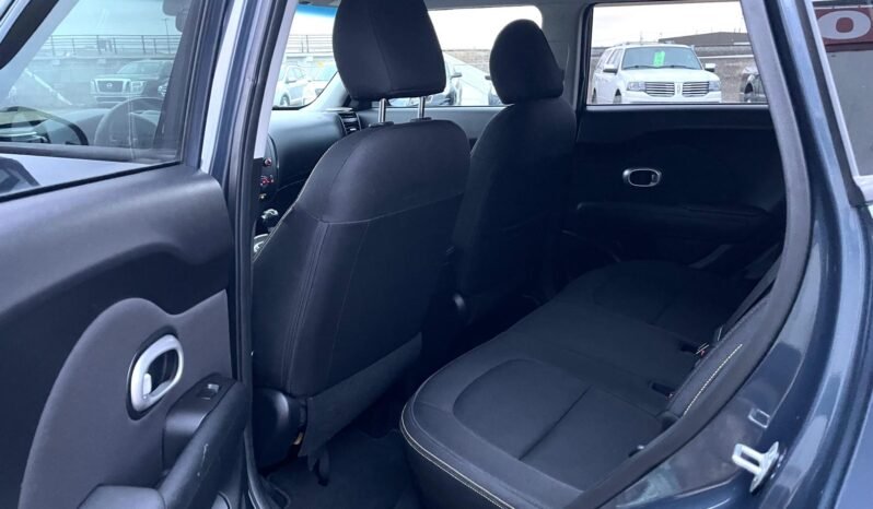 
								2015 Kia Soul + Hatchback full									