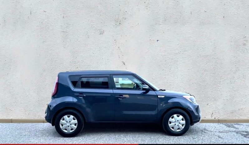 
								2015 Kia Soul + Hatchback full									