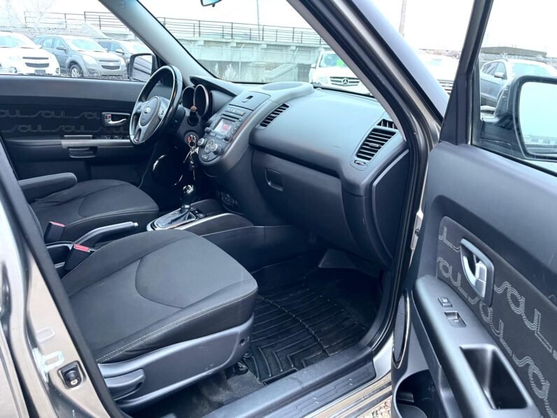 
								2013 Kia Soul 4U Hatchback full									