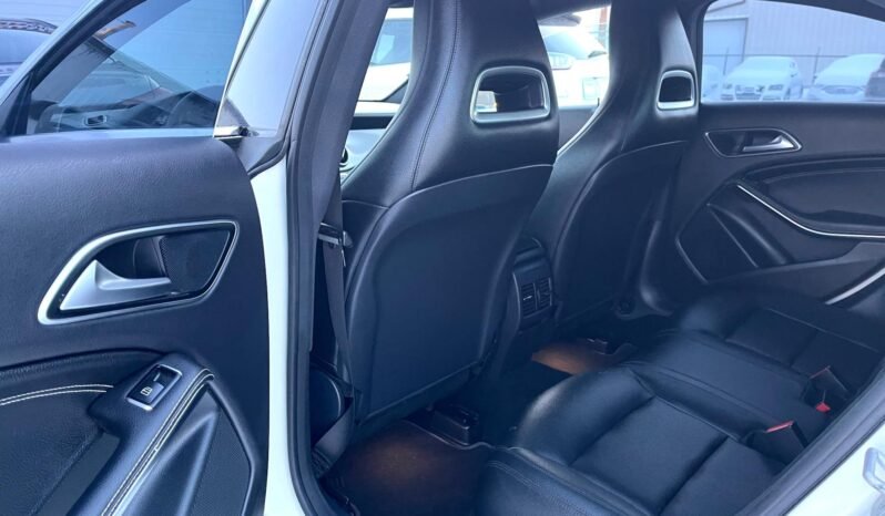 
								2015 Mercedes CLA250 4MATIC AWD Sedan full									