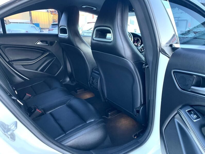 
								2015 Mercedes CLA250 4MATIC AWD Sedan full									