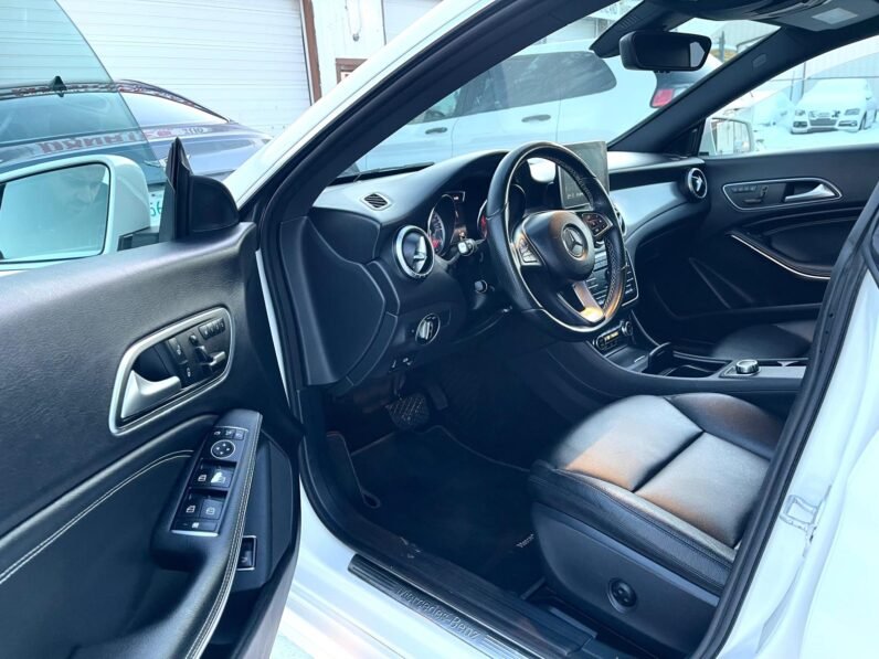 
								2015 Mercedes CLA250 4MATIC AWD Sedan full									