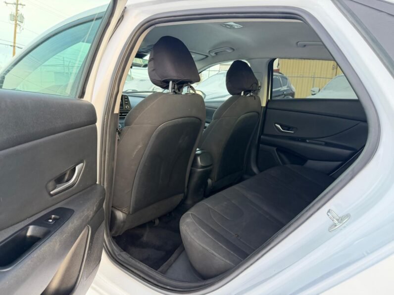 
								2021 Hyundai Elantra SEL Sedan full									