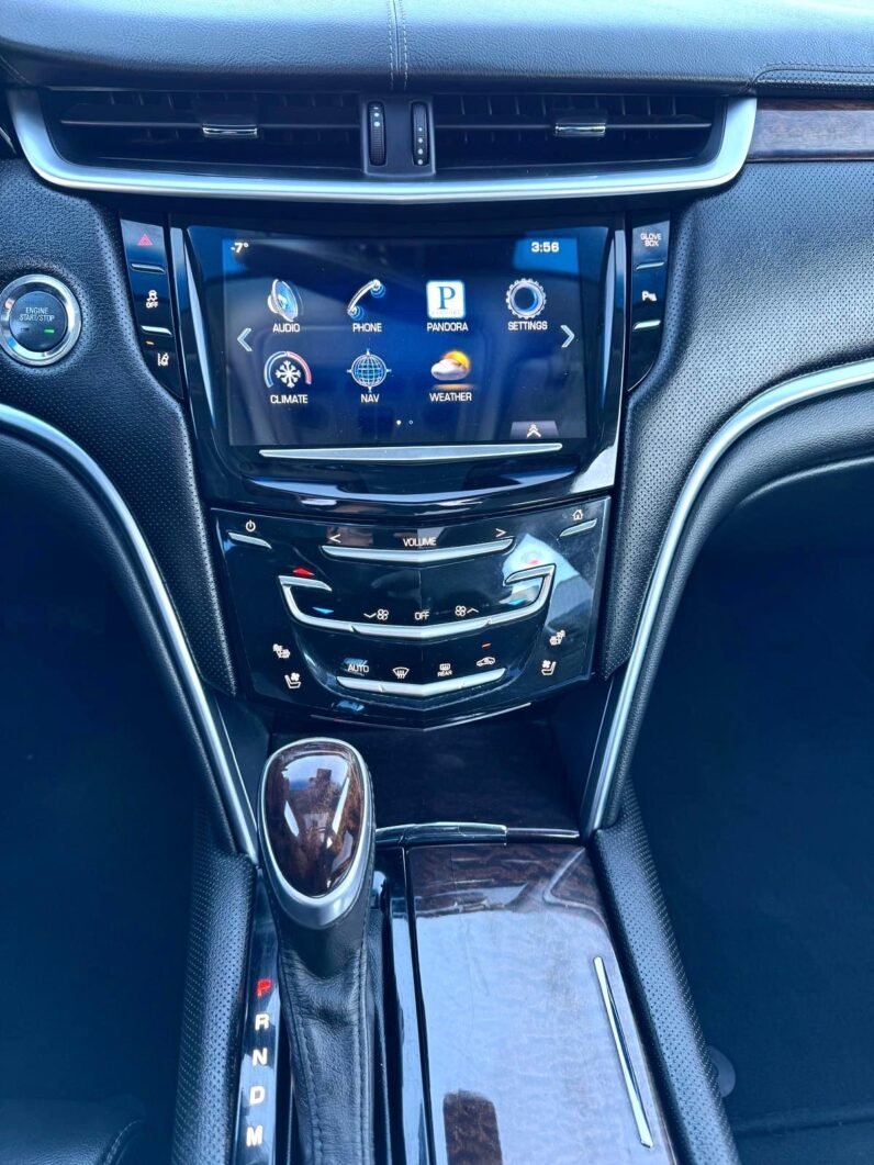 
								2013 Cadillac XTS Premium AWD Sedan full									