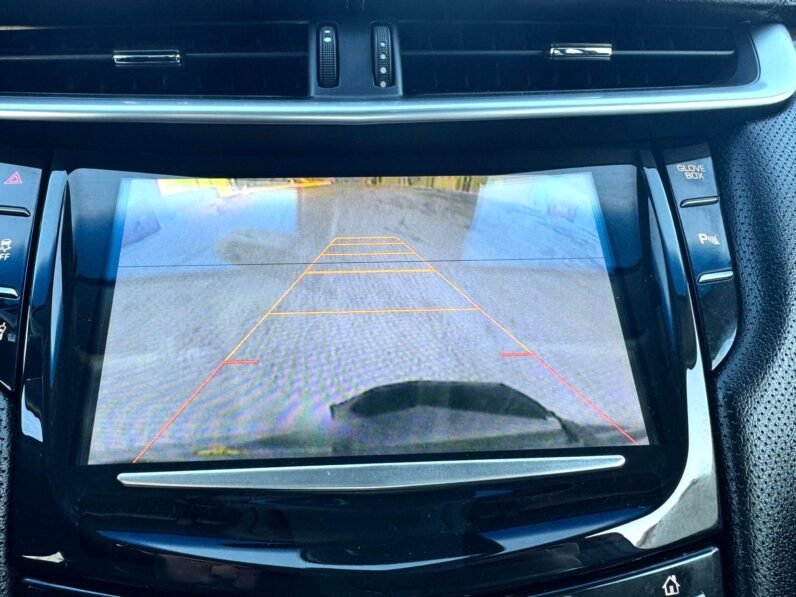 
								2013 Cadillac XTS Premium AWD Sedan full									