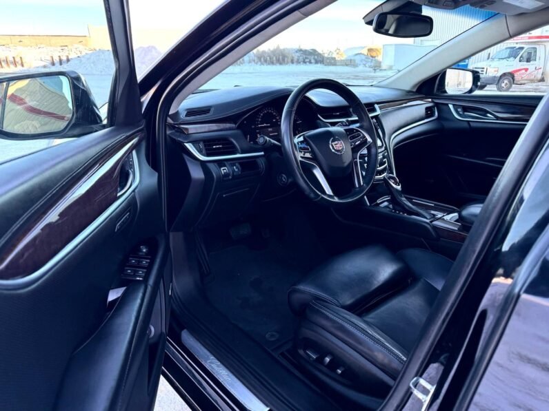 
								2013 Cadillac XTS Premium AWD Sedan full									