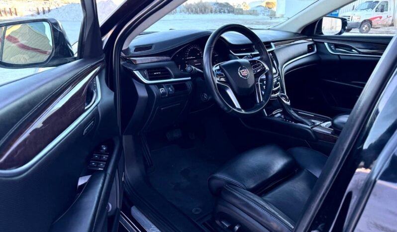 
								2013 Cadillac XTS Premium AWD Sedan full									