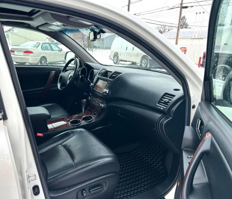 
								2013 Toyota Highlander Limited AWD SUV full									