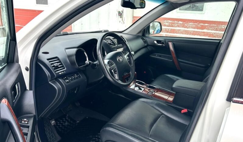 
								2013 Toyota Highlander Limited AWD SUV full									