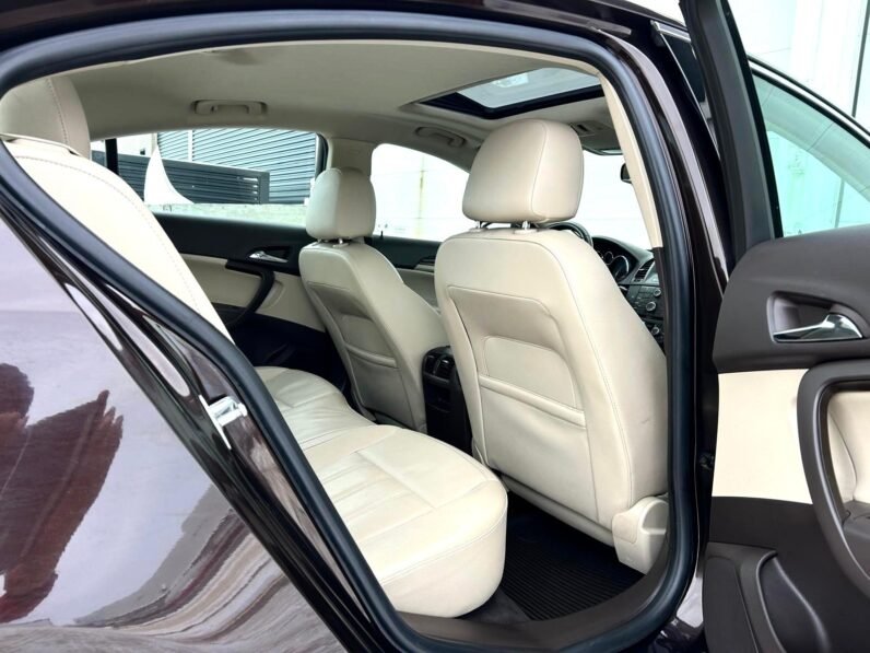 
								2011 Buick Regal CXL Sedan full									