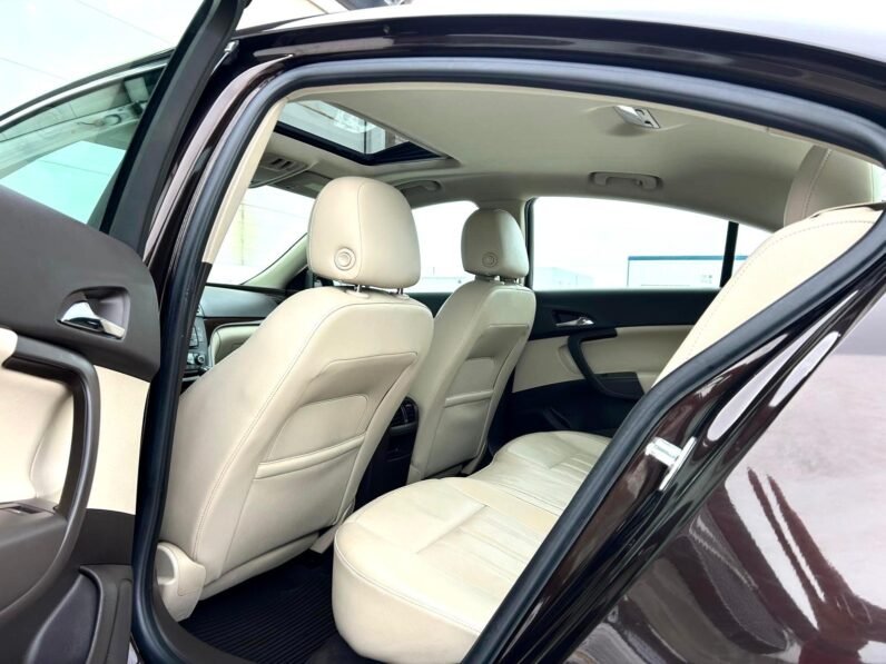 
								2011 Buick Regal CXL Sedan full									