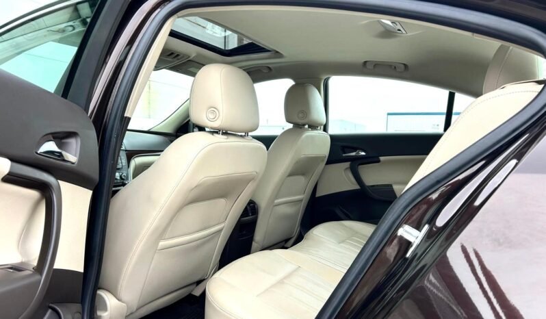 
								2011 Buick Regal CXL Sedan full									