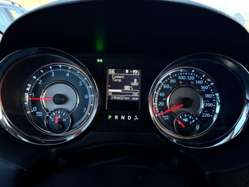 
								2012 Chrysler Town & Country Van full									