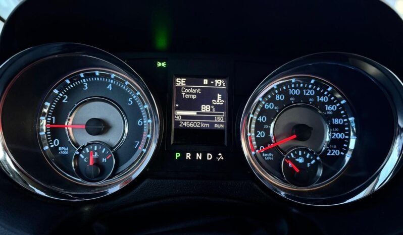 
								2012 Chrysler Town & Country Van full									