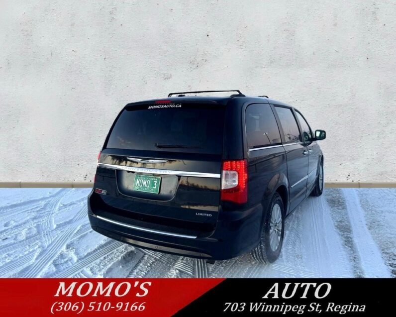 
								2012 Chrysler Town & Country Van full									