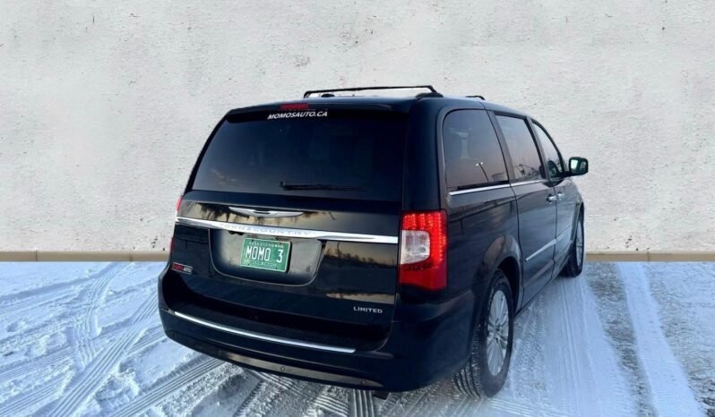 
								2012 Chrysler Town & Country Van full									