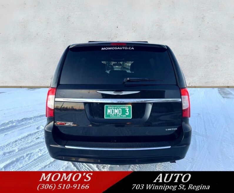 
								2012 Chrysler Town & Country Van full									