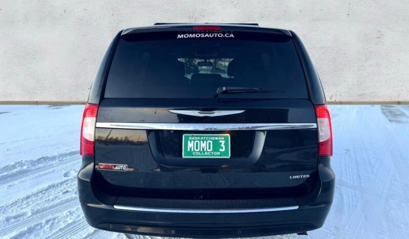 
								2012 Chrysler Town & Country Van full									