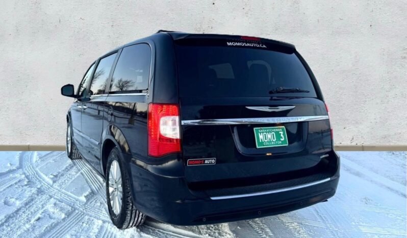 
								2012 Chrysler Town & Country Van full									