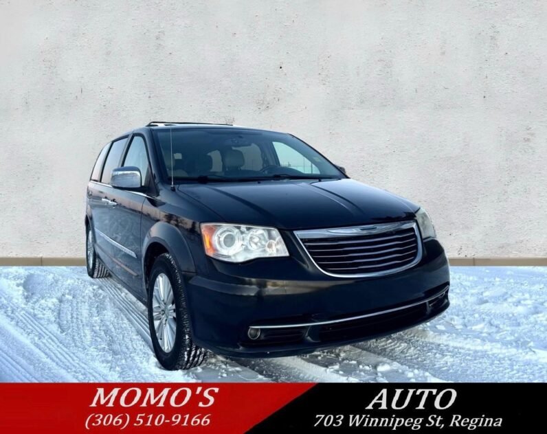 
								2012 Chrysler Town & Country Van full									