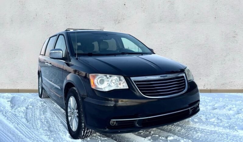 
								2012 Chrysler Town & Country Van full									